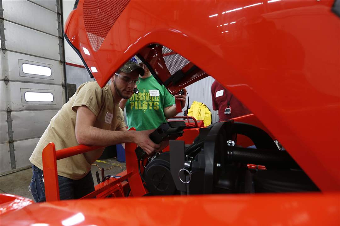 WEBpbg-tractor21-Kubota