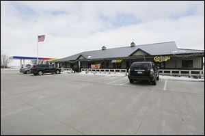 Ozzie’s Market has a Charley Biggs’ Chicken n’ Sauce franchise and a Subway inside. Its store goods include wine and cigar selections. 