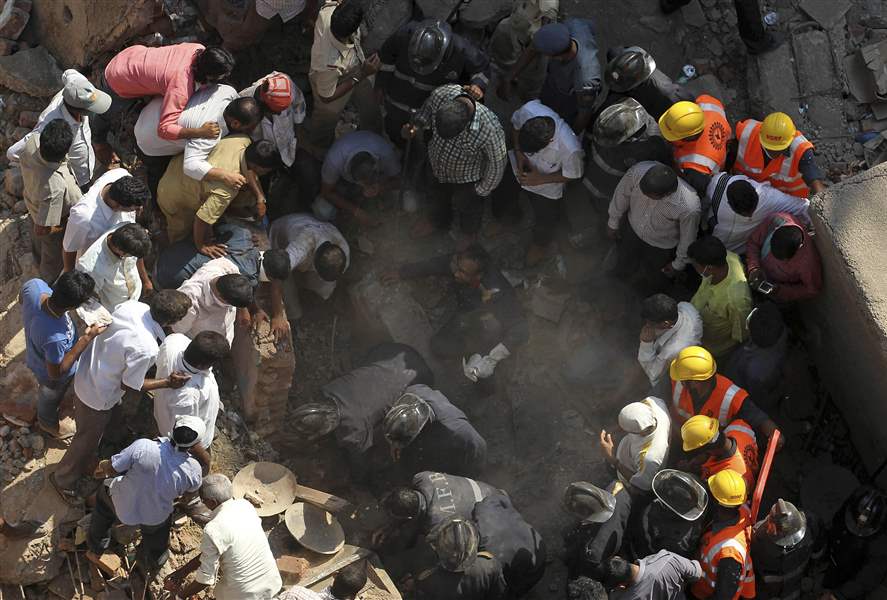 India-Building-Collapse-rescue-workers
