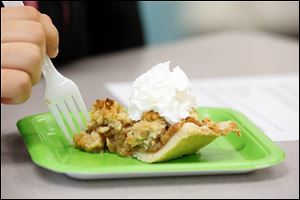 Mary Bilyeu and the class share Apple Crumb Pie and discuss food and reading, and how the two go together.