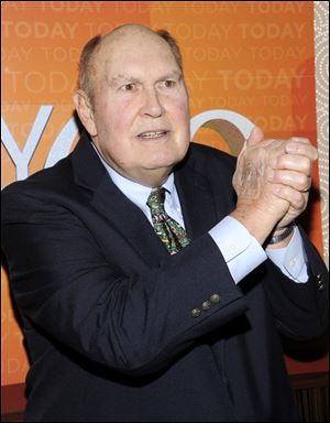 NBC says 80-year-old Willard Scott has tied the knot with his longtime partner. The veteran 