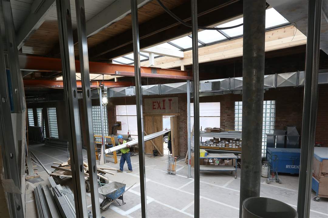 aquarium08p-workers2