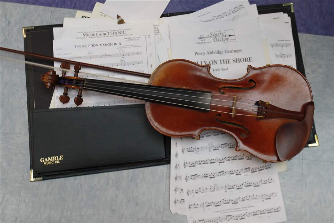 Titanic-Southview-music-and-violin