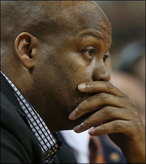 Oregon State fired men's basketball coach Craig Robinson today after six seasons without making the NCAA tournament.