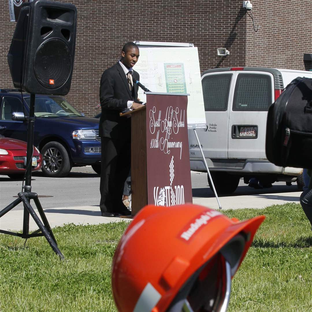 Scott-Stadium-Dion-Harris