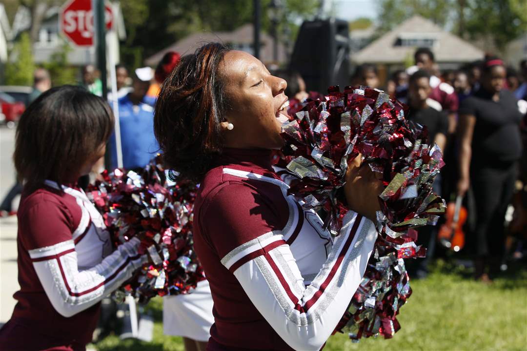 Scott-Stadium-cheerleaders