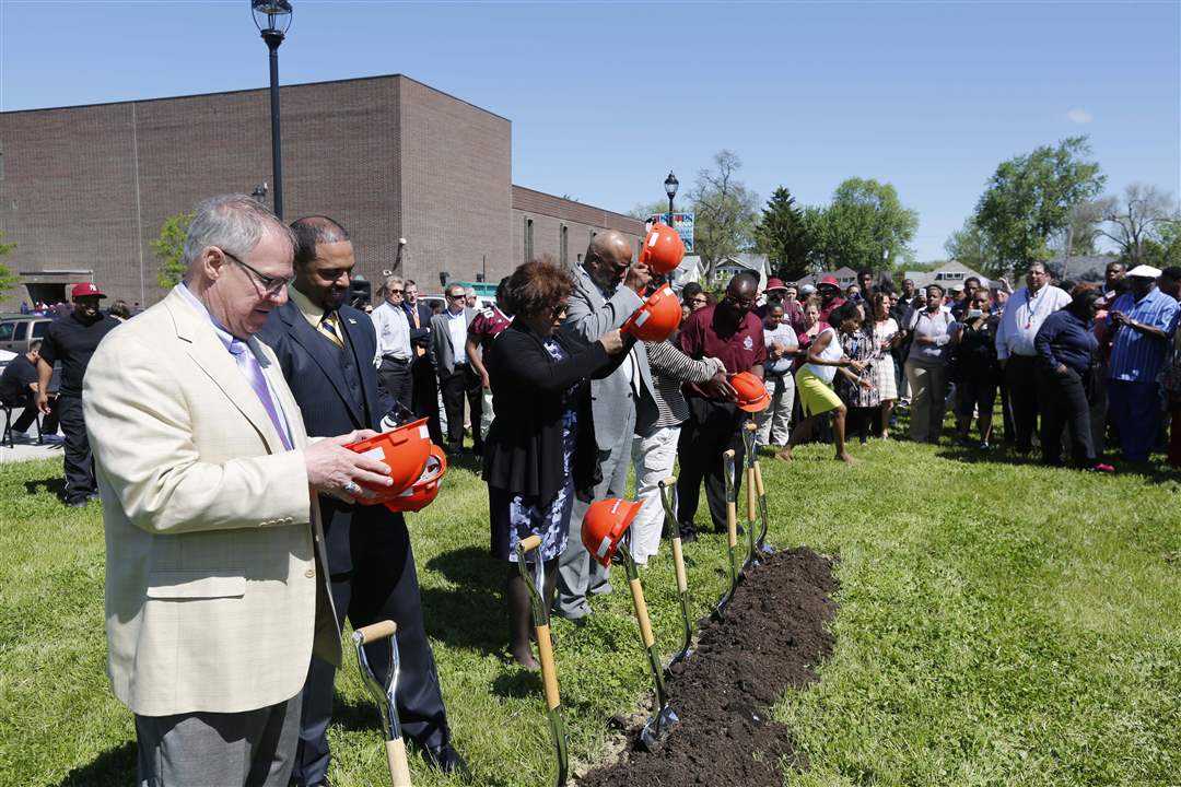Scott-Stadium-ground-breaking