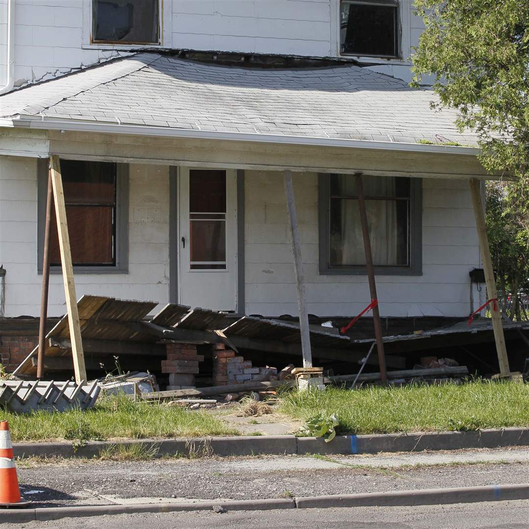 CTY-uglytoledo-west-toledo-occupied-house