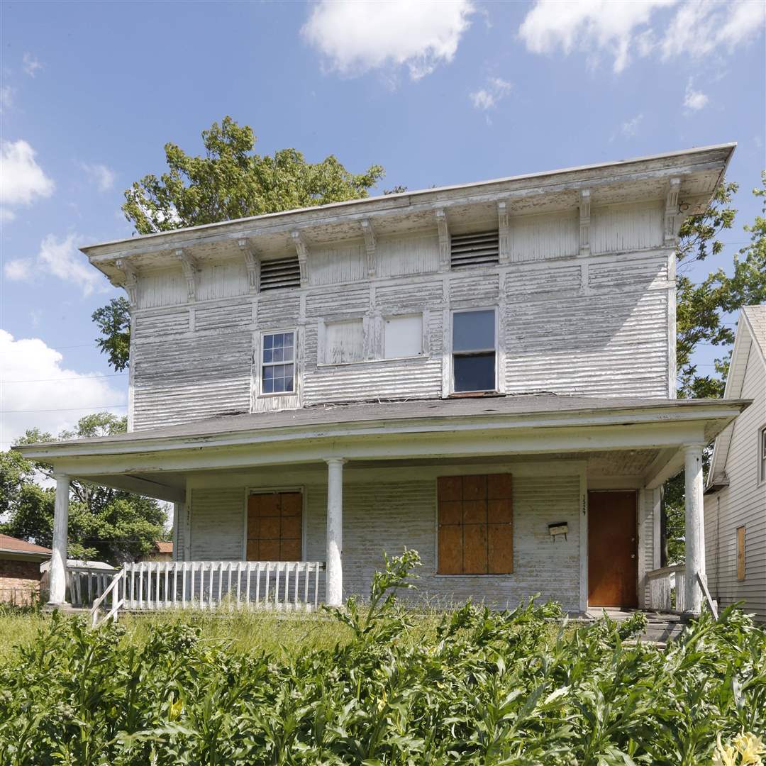 CTY-uglytoledo-west-1524-Jermaine-Drive