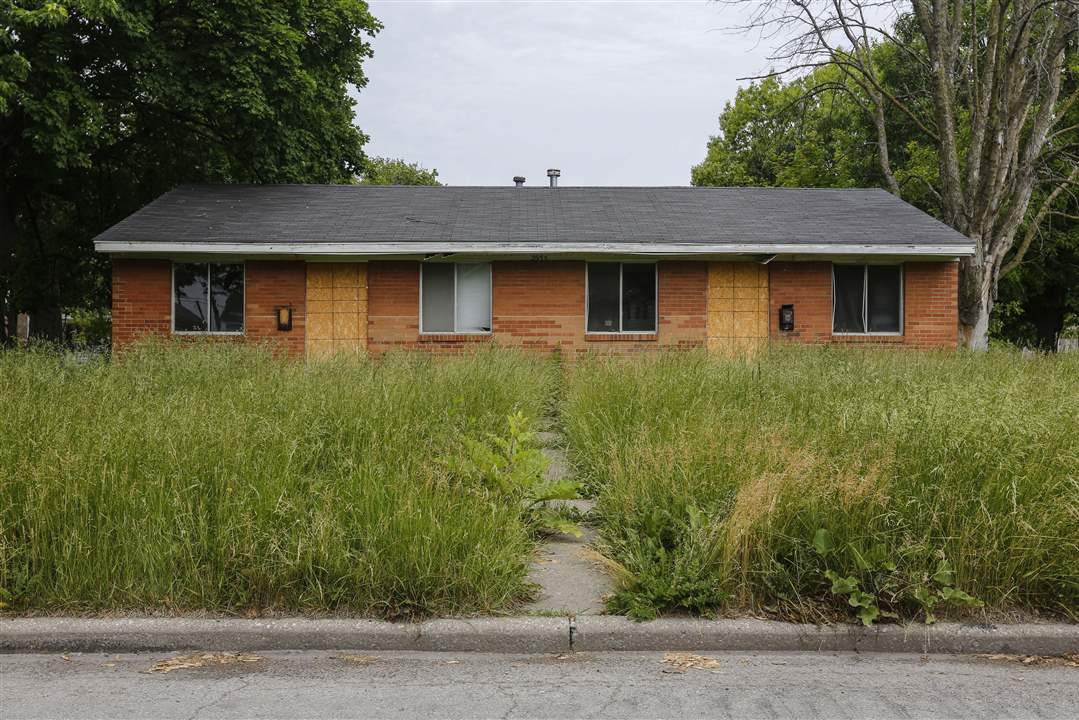 CTY-uglytoledo-north-2935-Chase