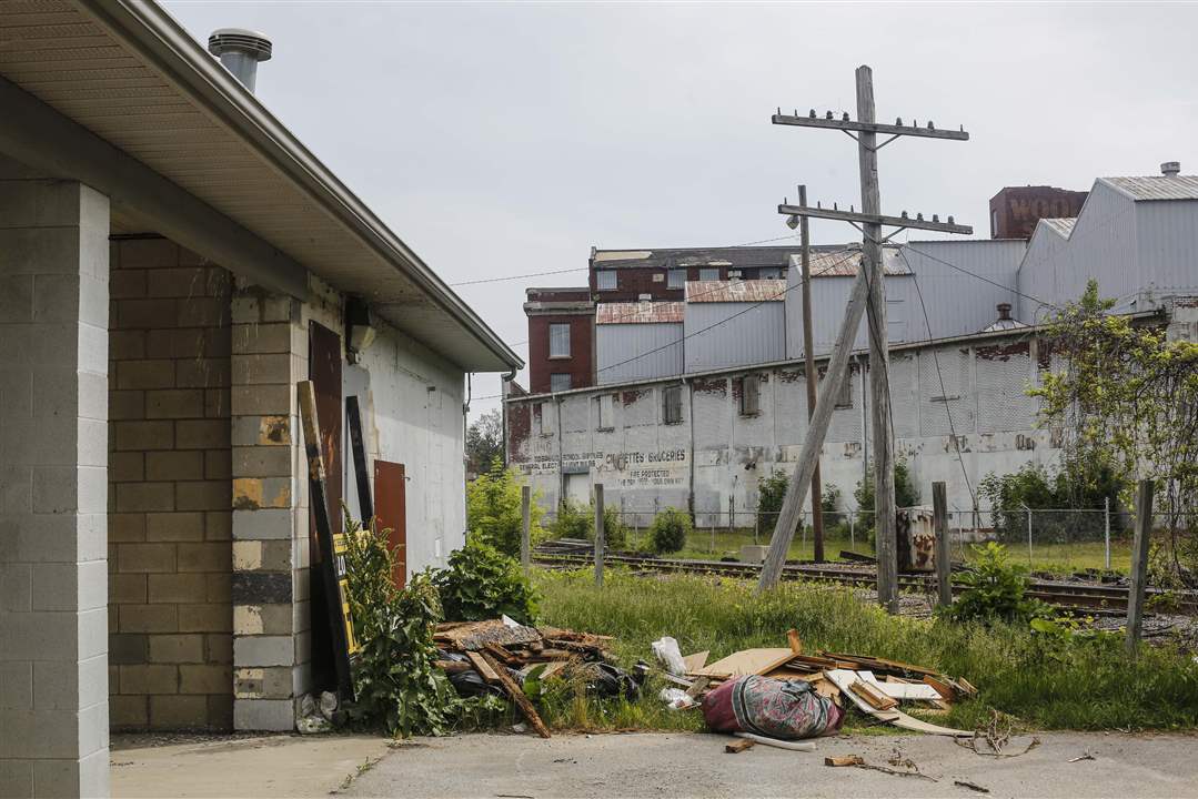 CTY-uglytoledo-north-car-wash