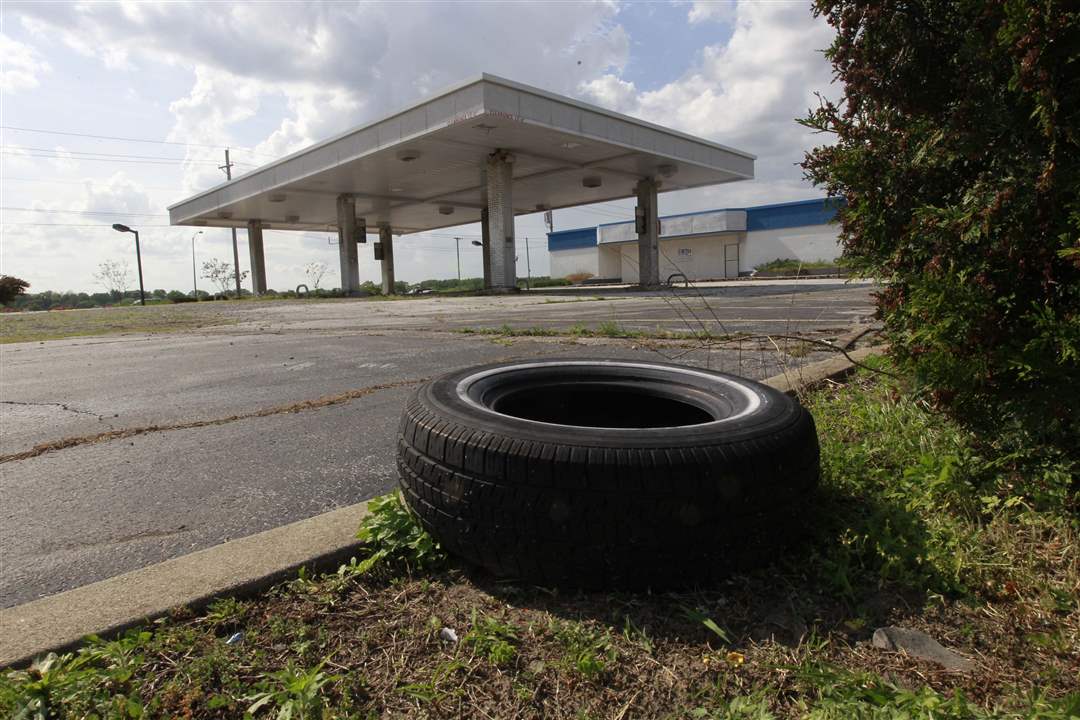 CTY-uglytoledo-south-lone-tire
