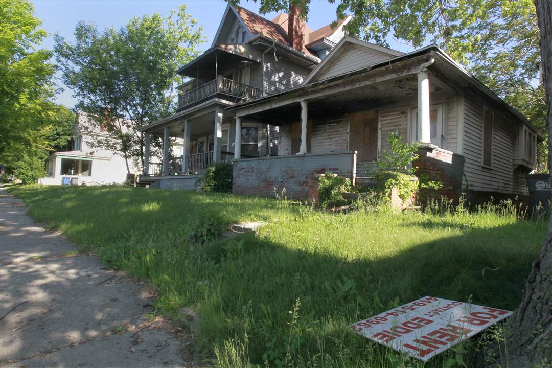 CTY-uglytoledo-abandoned-Home