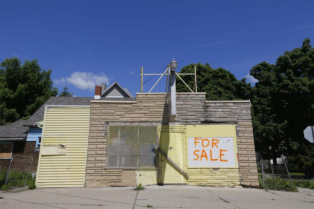 CTY-uglytoledo-east-422-Starr