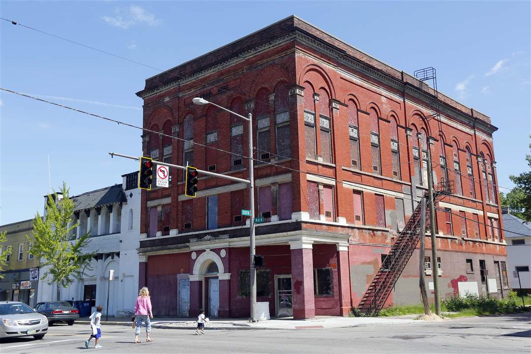 CTY-uglytoledo-east-corner-lot