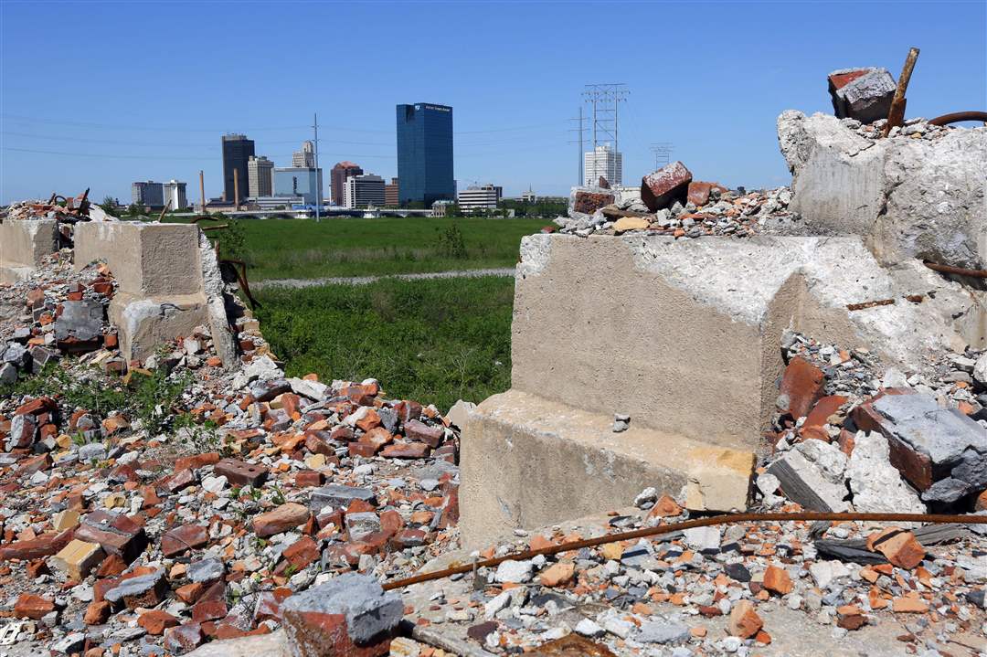 CTY-uglytoledo-east-skyline