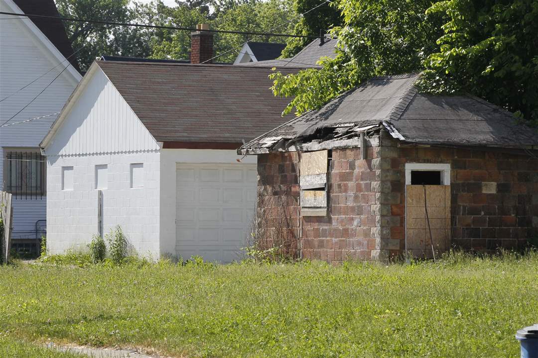 CTY-uglytoledo-garage-west
