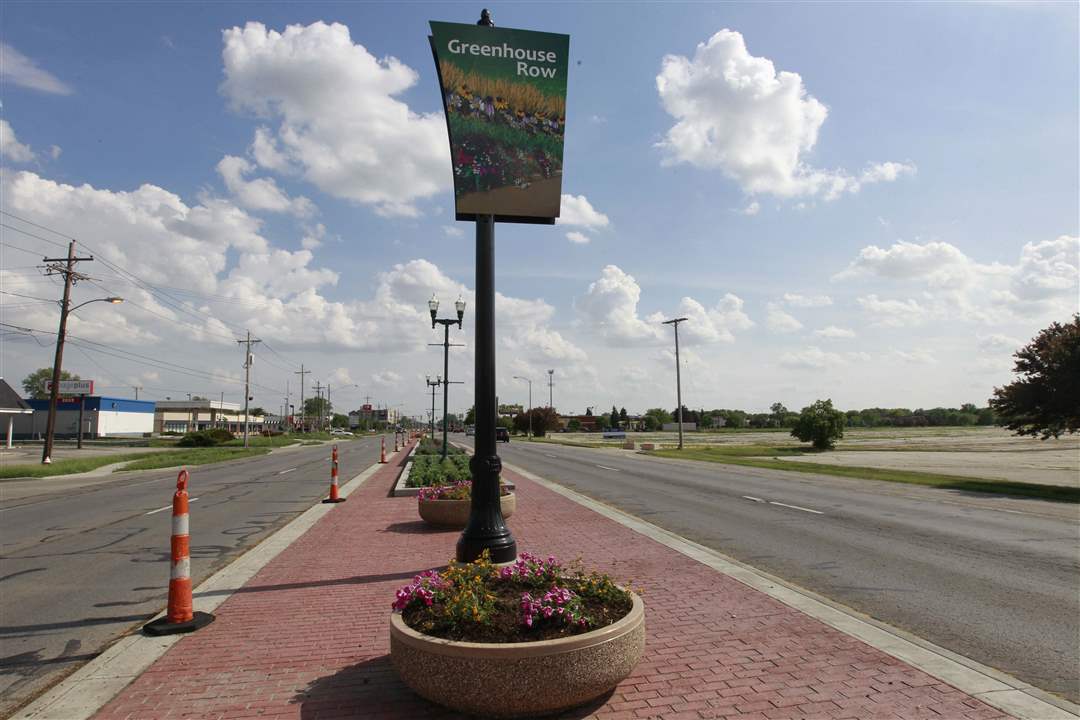 CTY-uglytoledo-south-greenhouse-row