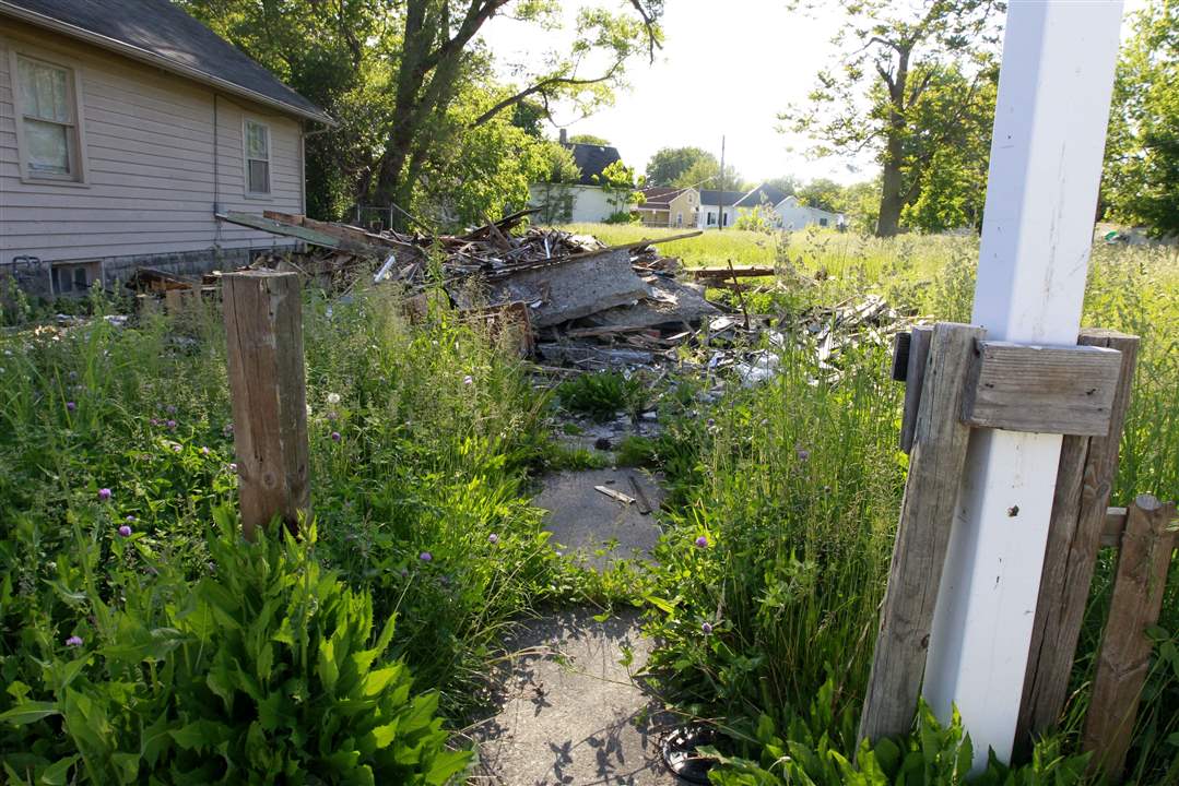 CTY-uglytoledo-south-house-burned