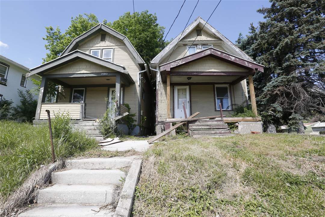 CTY-uglytoledo-west-3015-left-and-3017-Jermaine-Drive