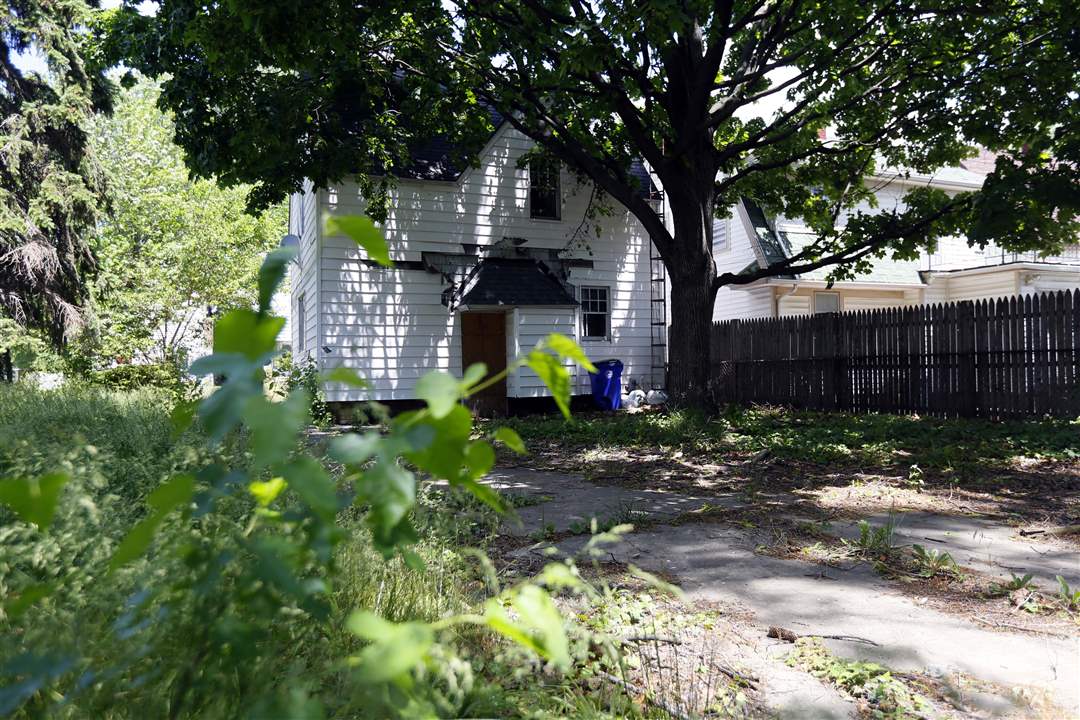 CTY-uglytoledo-west-Talbot