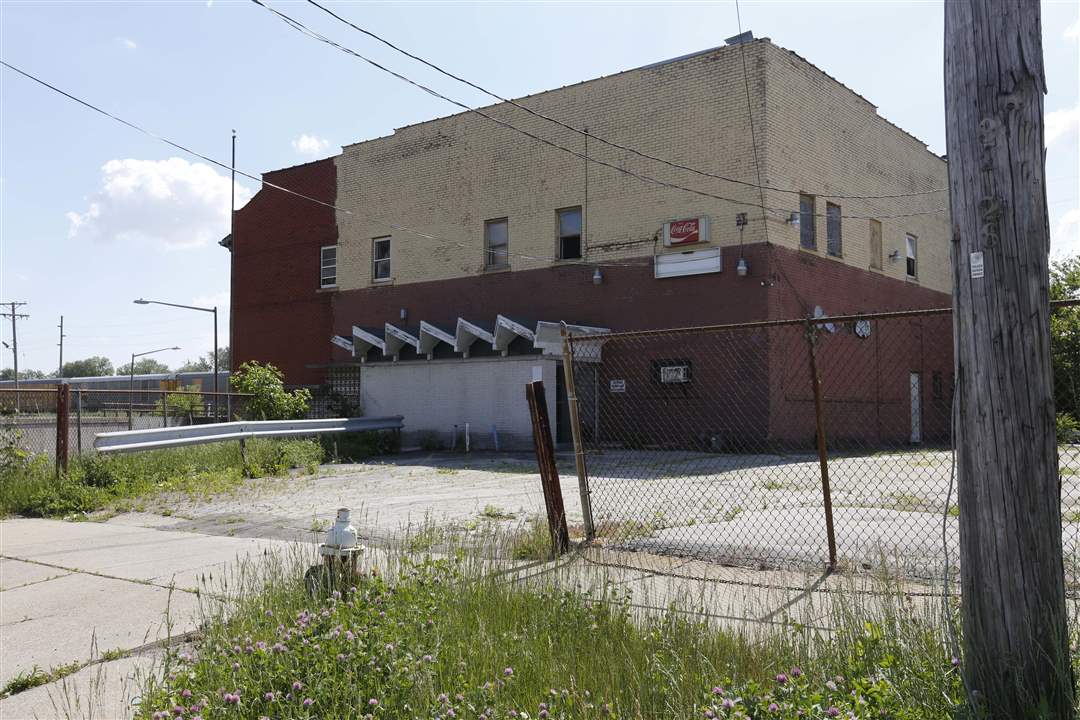 CTY-uglytoledo-west-empty-building