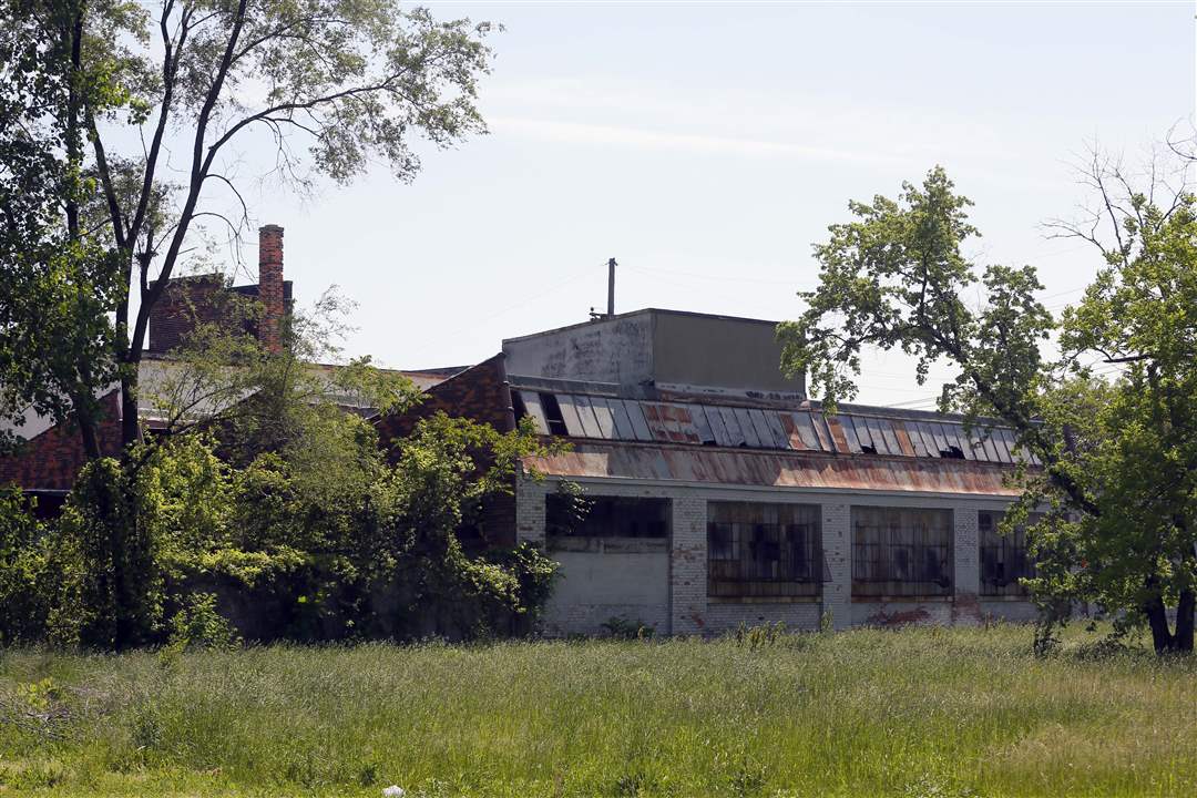 CTY-uglytoledo-west-factory-Oakwood