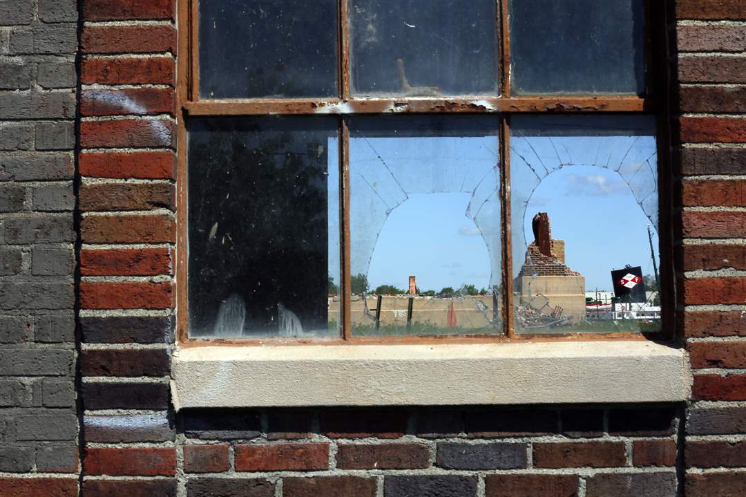 CTY-uglytoledo-east-cracked-windows