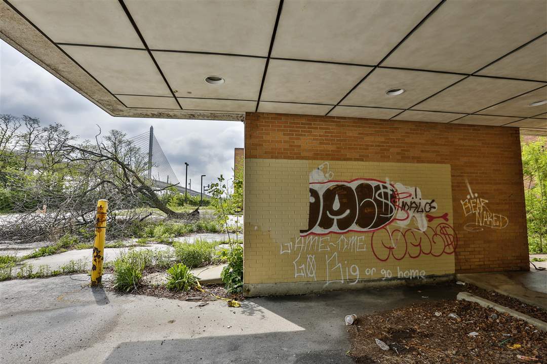 CTY-uglytoledo-north-Riverside-Hospital