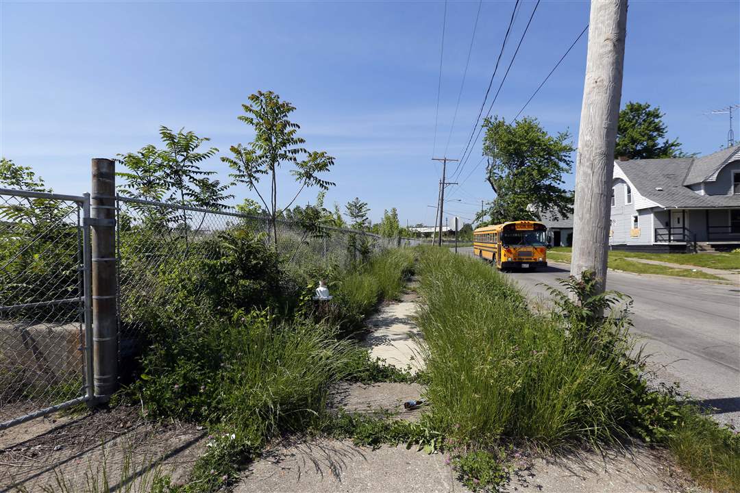 CTY-uglytoledo-west-school-bus