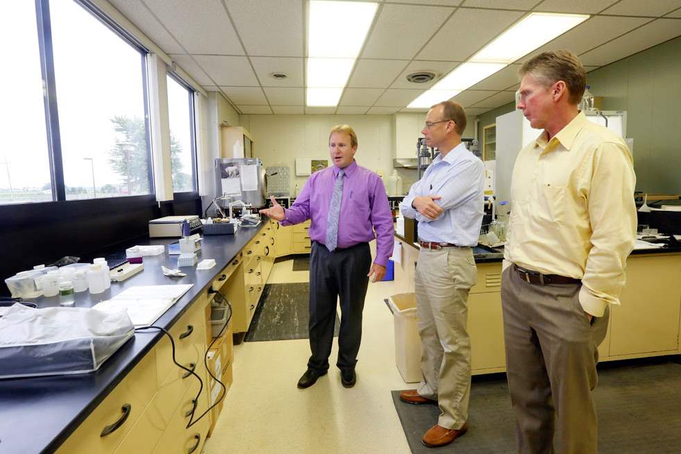 CTY-OHIOEPAGUY24PDoug-Wagner-left-Oregon-s-superin