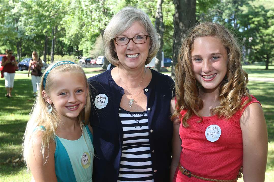 SOC-chicks08p-Chicks-for-Charity