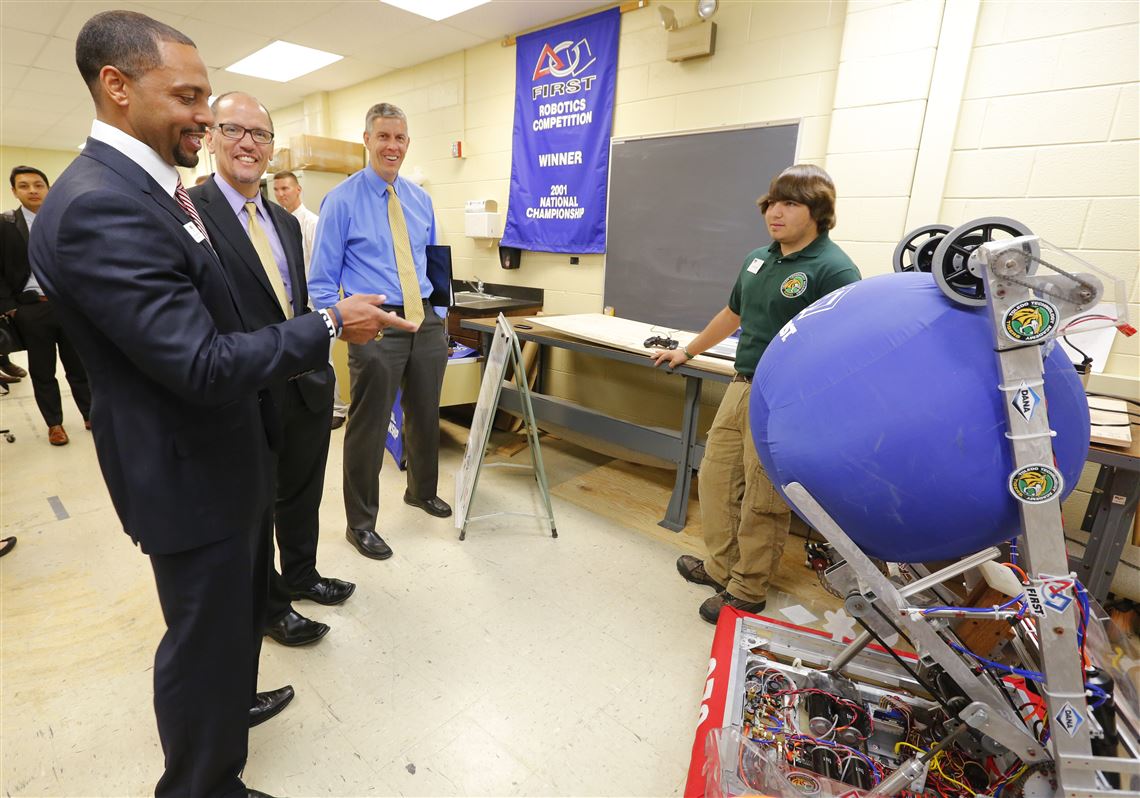 Toledo Public Schools Show Off Toledo Technology Academy To U S