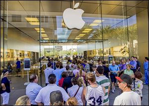 Customers enter an Apple Store  in Scottsdale, Ariz. An Apple Store location at Frank­lin Park Mall is planned some­time dur­ing the fourth quar­ter of 2014.