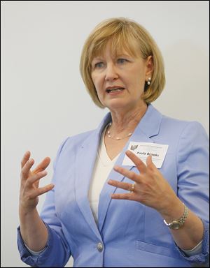 Paula Brooks, a member of a White House state task force,   speaks during Wednesday’s meeting at the Museum of the Great Lakes.