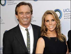 Actress Cheryl Hines and her fiance Robert F. Kennedy Jr. are planning to wed at the Kennedy compound on Cape Cod. 