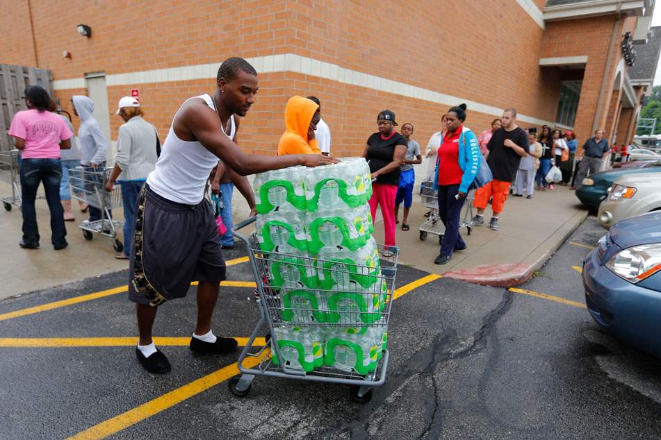 CTY-waterDonald-White-hauls-off-water-he-pur