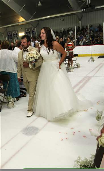 ODD-Wedding-on-Ice