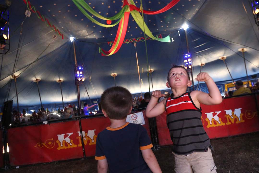 WebSylCIRCUS08p-dancing