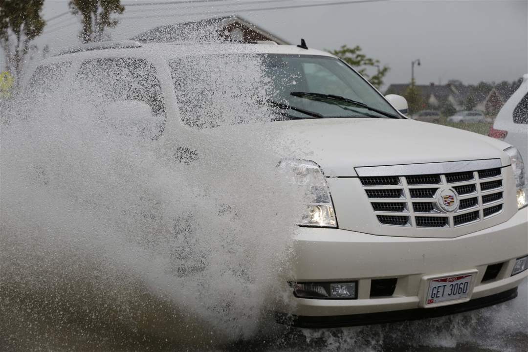 CTY-flooding12p-Escalade