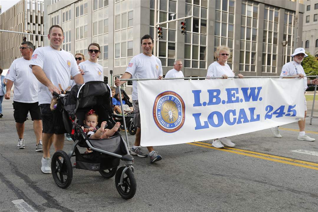 CTY-parade02p-ibew-local-8
