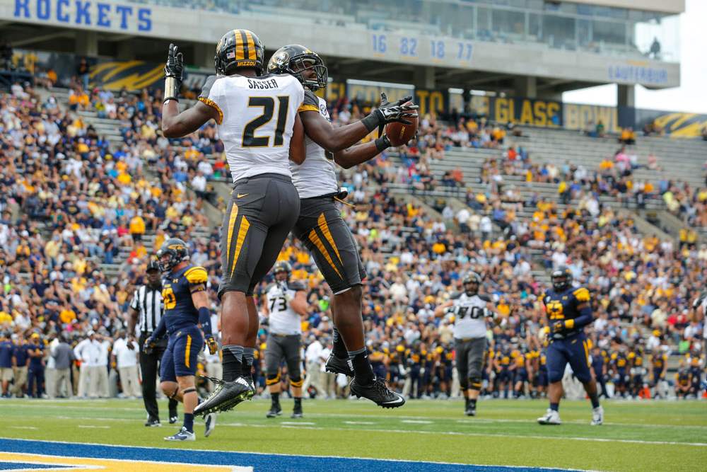 SPT-UTfootball7Missouri-Tigers-playe