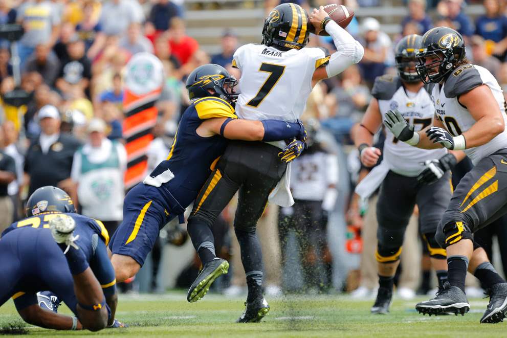 SPT-UTfootball7University-of-Toledo-player-Chase-Murdock-40-s