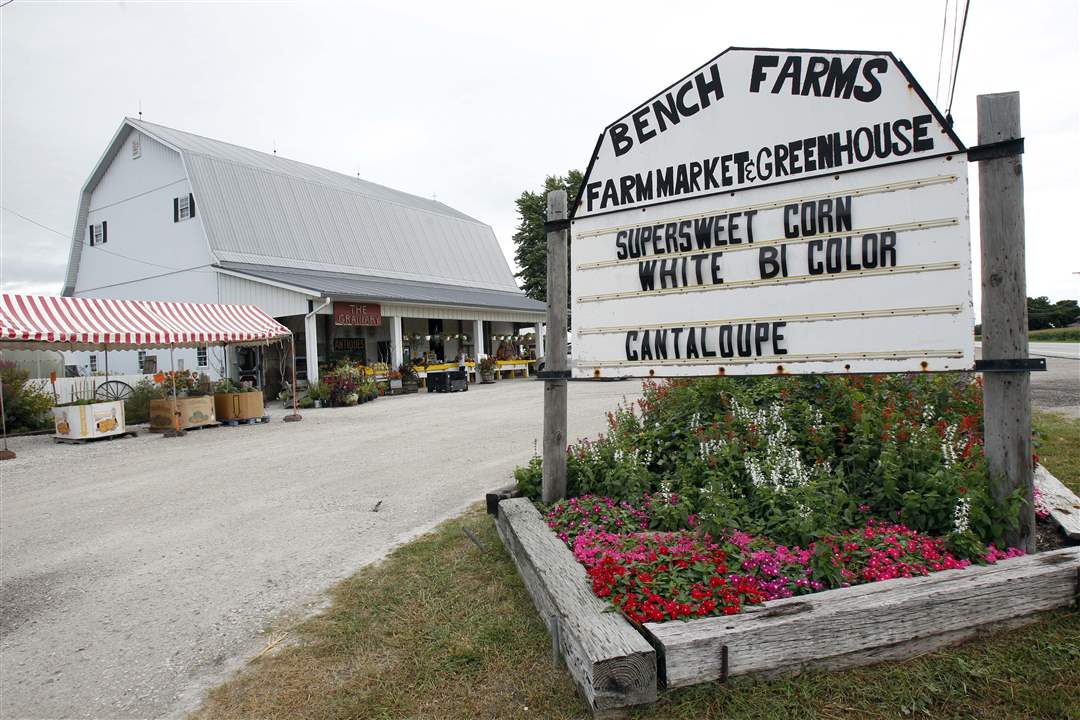farm16-Bench-Farms-sign