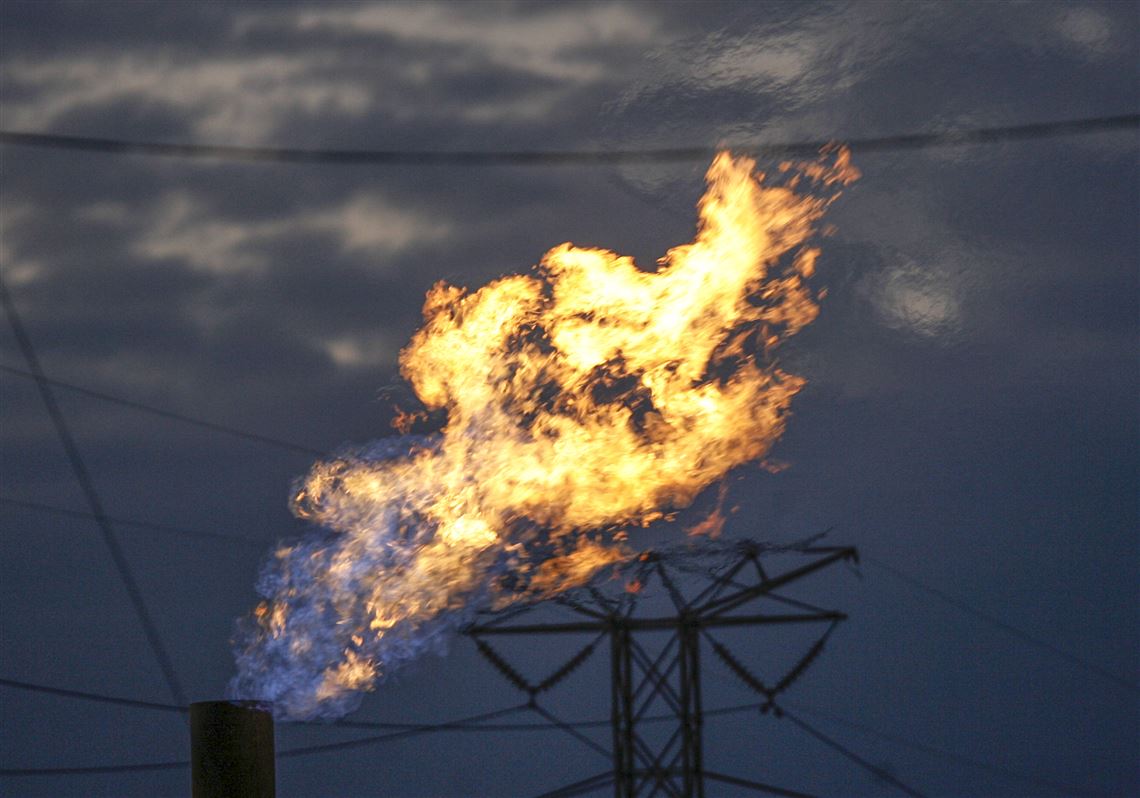 Сжигание метана завод. Болотный ГАЗ горит. Горение метана. Горение метана фото. Газ горящий воздух