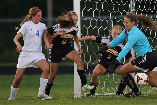 SPT-AWGIRLSOCCER17-3