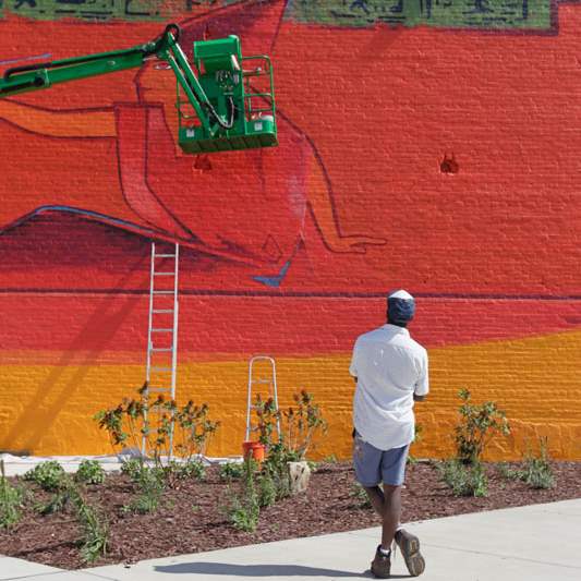 MAG-mural21pIvan-Kende-works-on-the-face-of-N