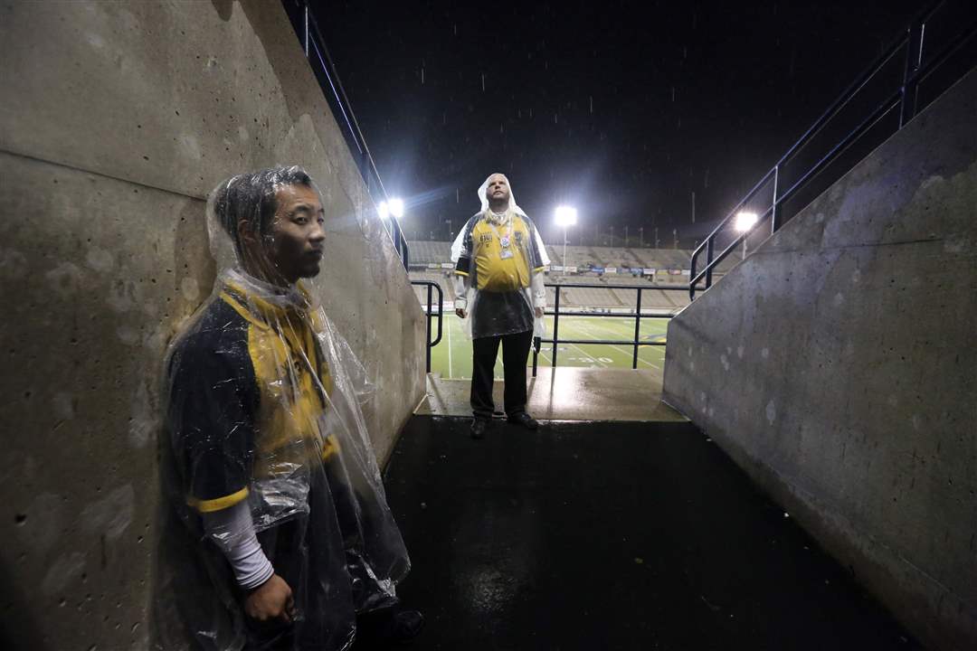 SPT-UTFB21-wet-weather