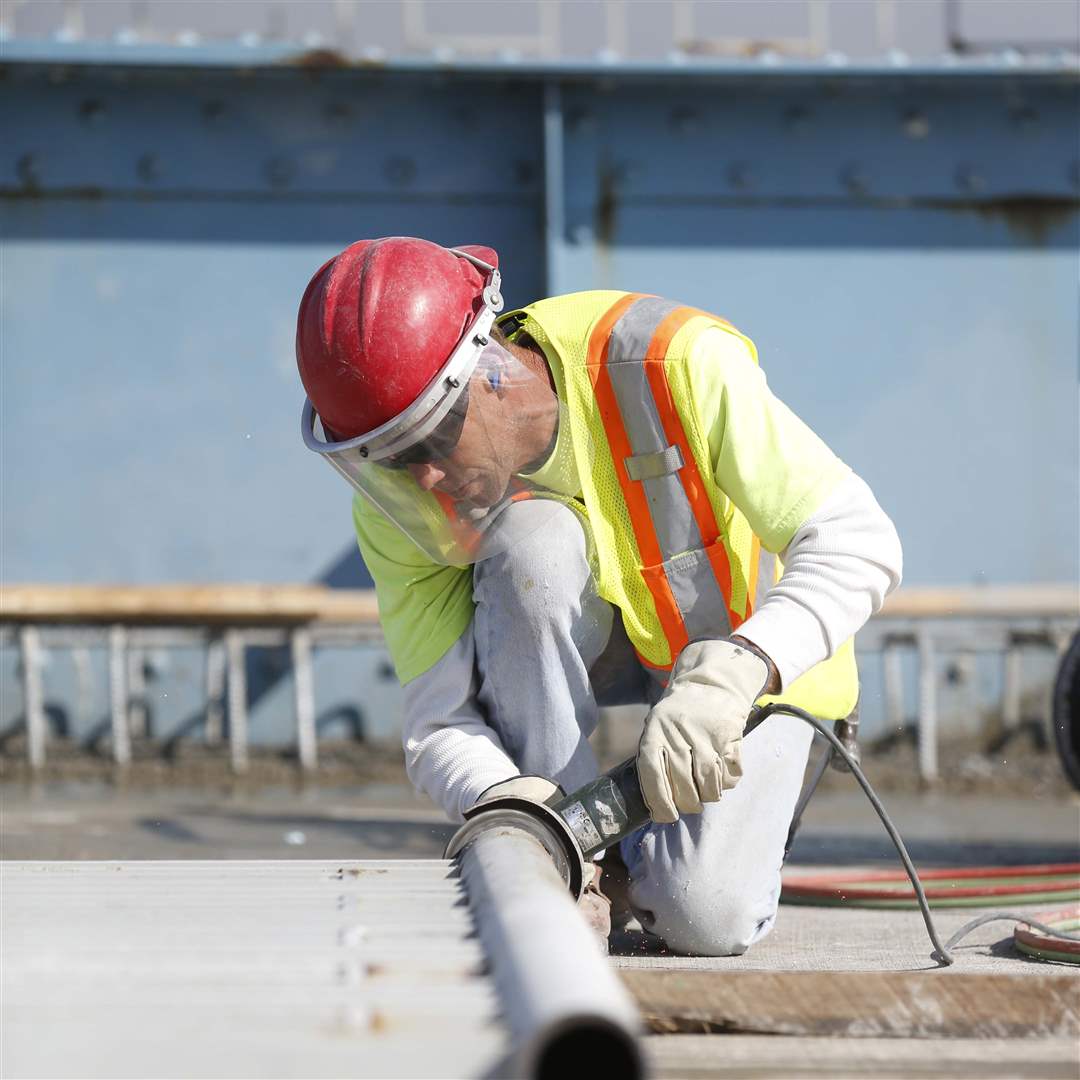 CTY-hilevel27p-pedestrian-railing
