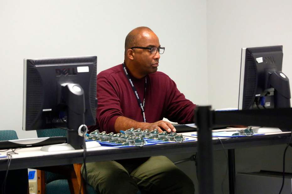 CTY-earlyvote30pRobert-Walden-with-the-Board-of-El